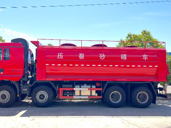 8x4陜汽德龍400馬力油田專用壓裂砂罐車｜25立方壓裂砂罐車