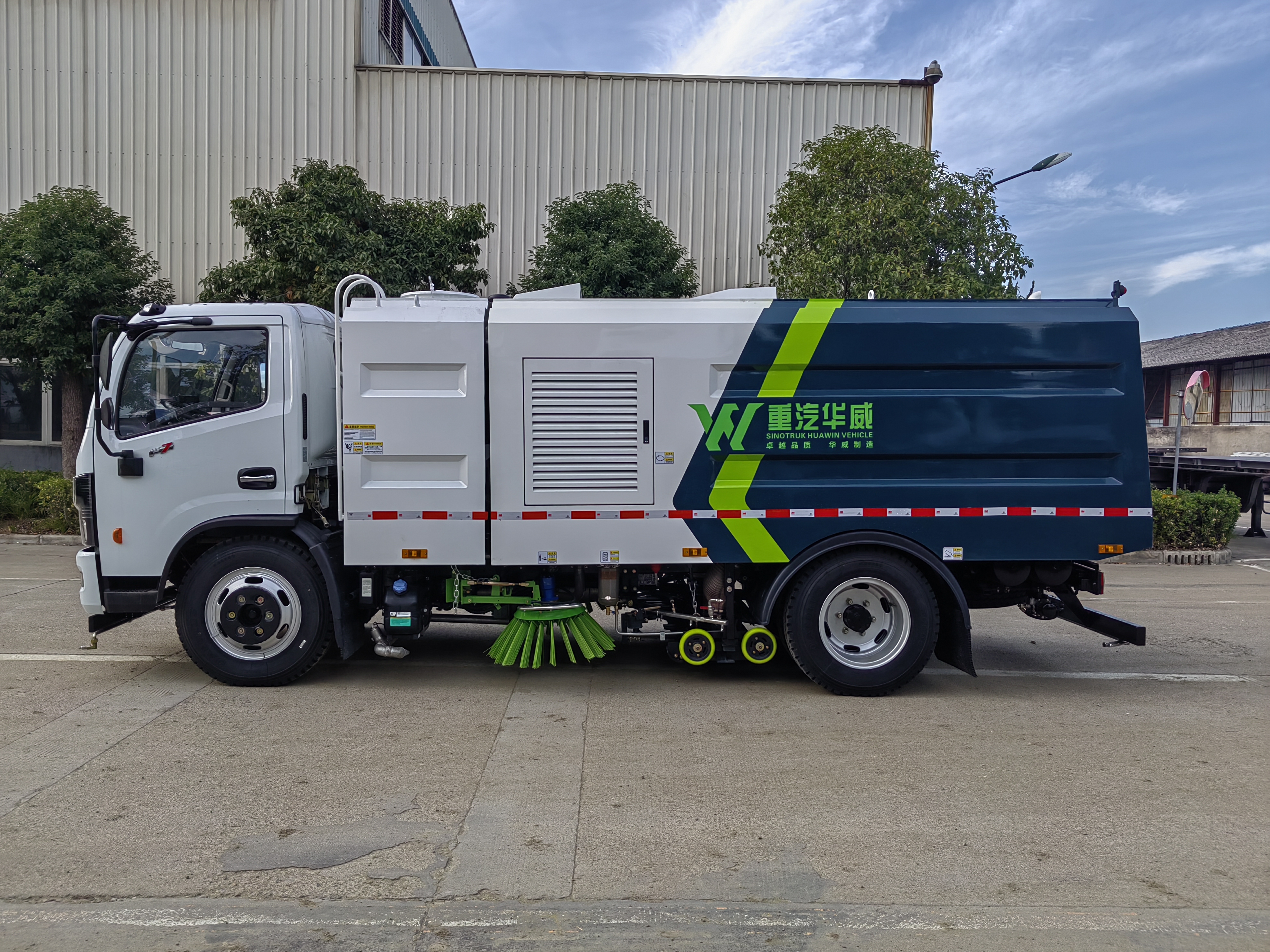 華威馳樂(lè)牌SGZ5129TXSEQ6型洗掃車